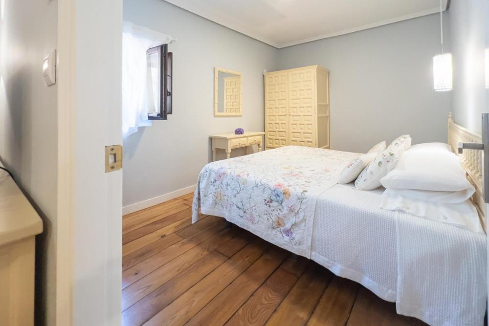 Apartamentos Santa Lucia Cabezón de la Sal Esterno foto