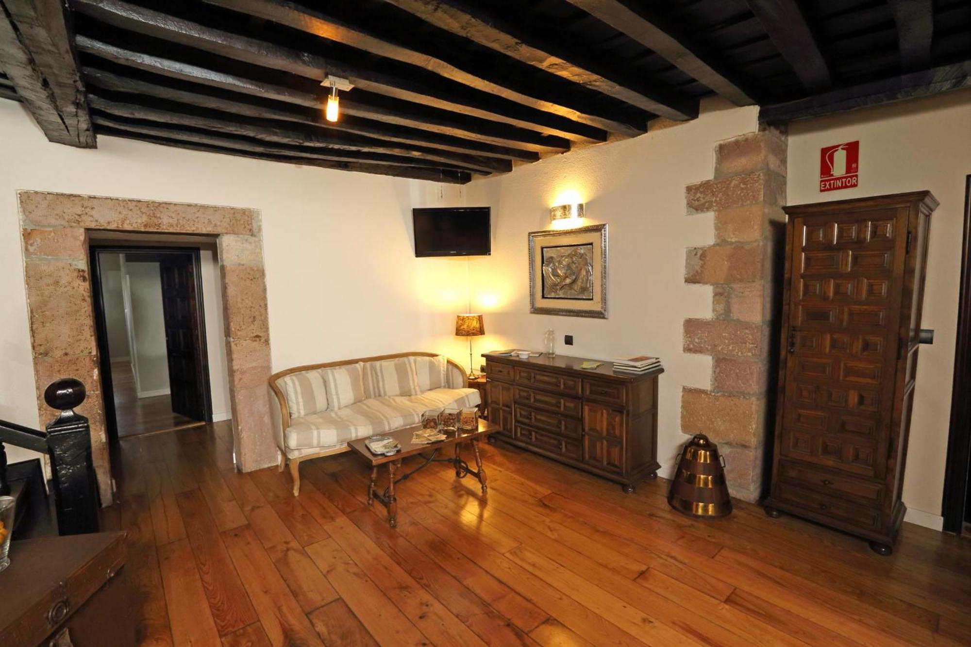 Apartamentos Santa Lucia Cabezón de la Sal Esterno foto
