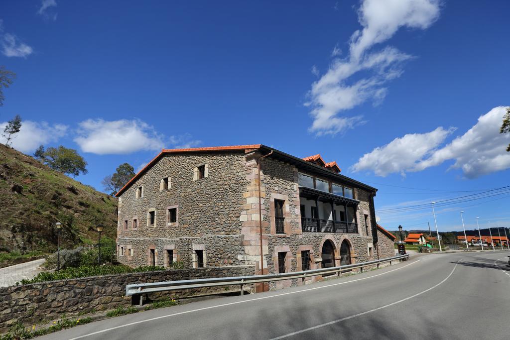 Apartamentos Santa Lucia Cabezón de la Sal Esterno foto